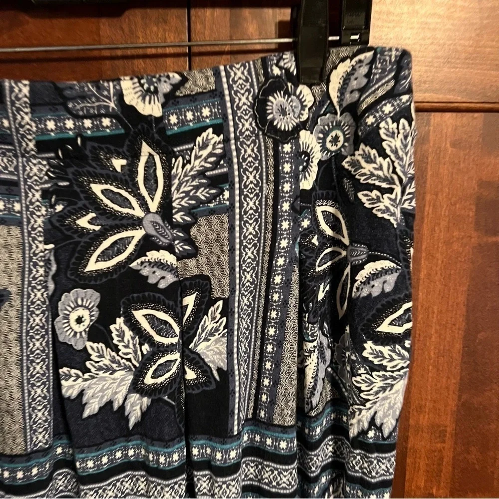 J Jill Blue Print Stretchy Rayon Knit Skirt with box pleats size S It#C70